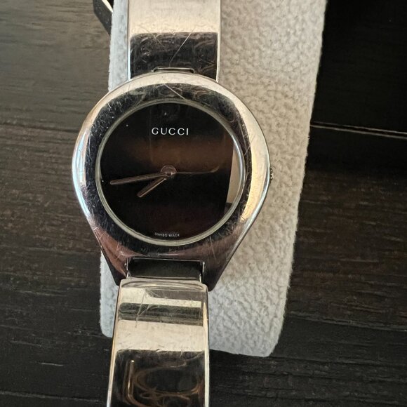 GUCCI 6700L Quartz Women's Watch Black Dial Analog Stainless Steel - Picture 1 of 6